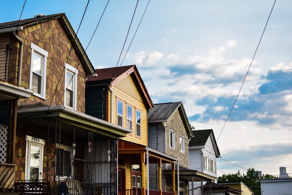 15 Cities in America Where Homebuyers Compete for Aging Fixer-Uppers