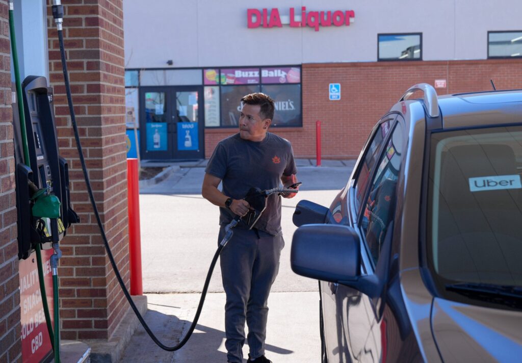 Gas Prices Top $4 a Gallon as Iran War Continues to Drive Up Oil Costs
