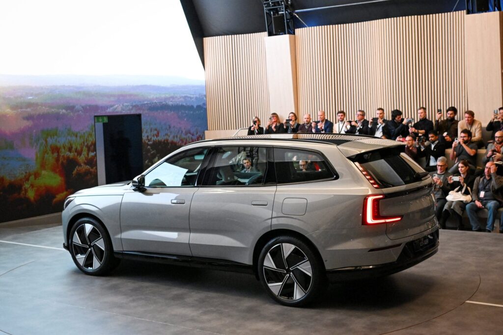 Is Your Family Safer in a Minivan or an SUV? This Test Says the Latter