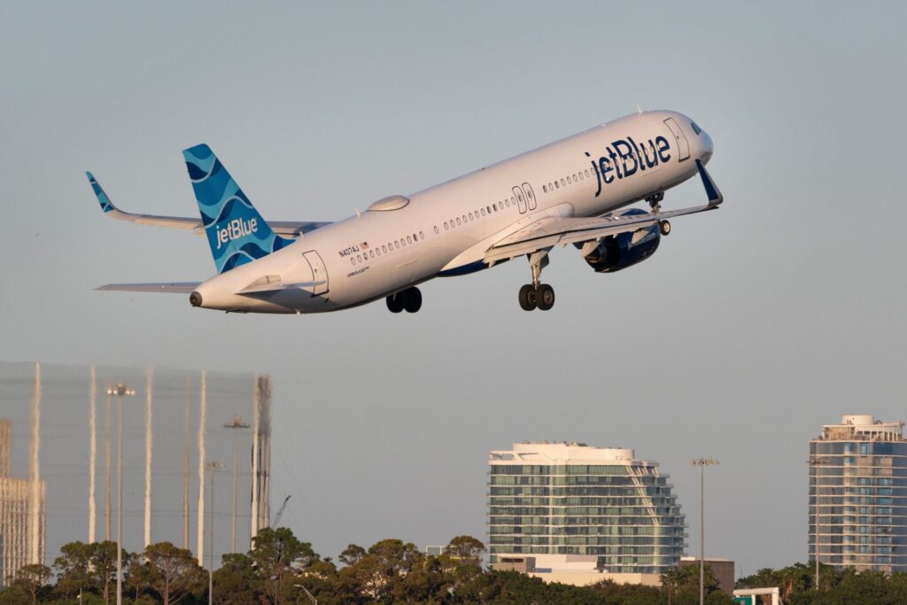 JetBlue Ups Bag Fees Amid Rising Oil Prices