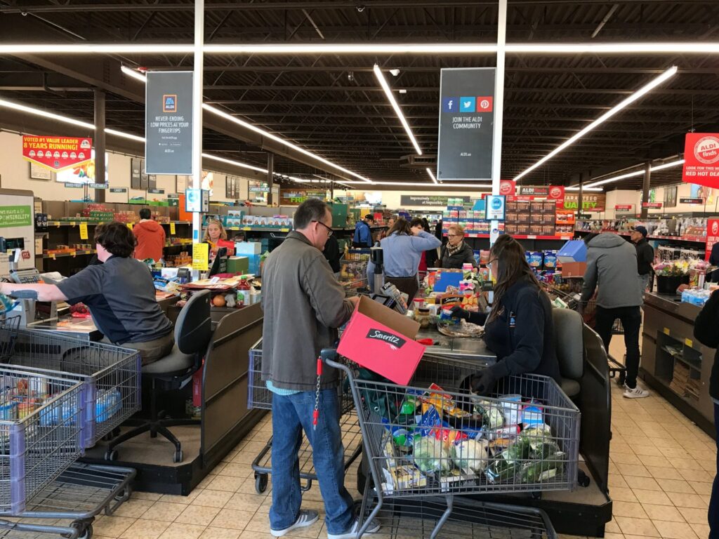 Aldi checkout lines
