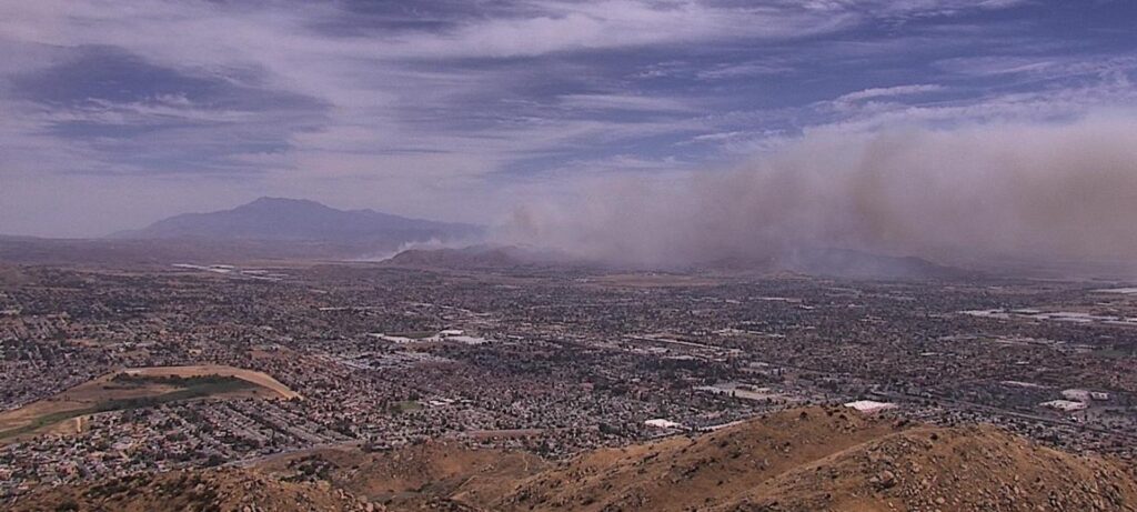 Fires Break Out in Southern California, Scorch Over 2,000 Acres